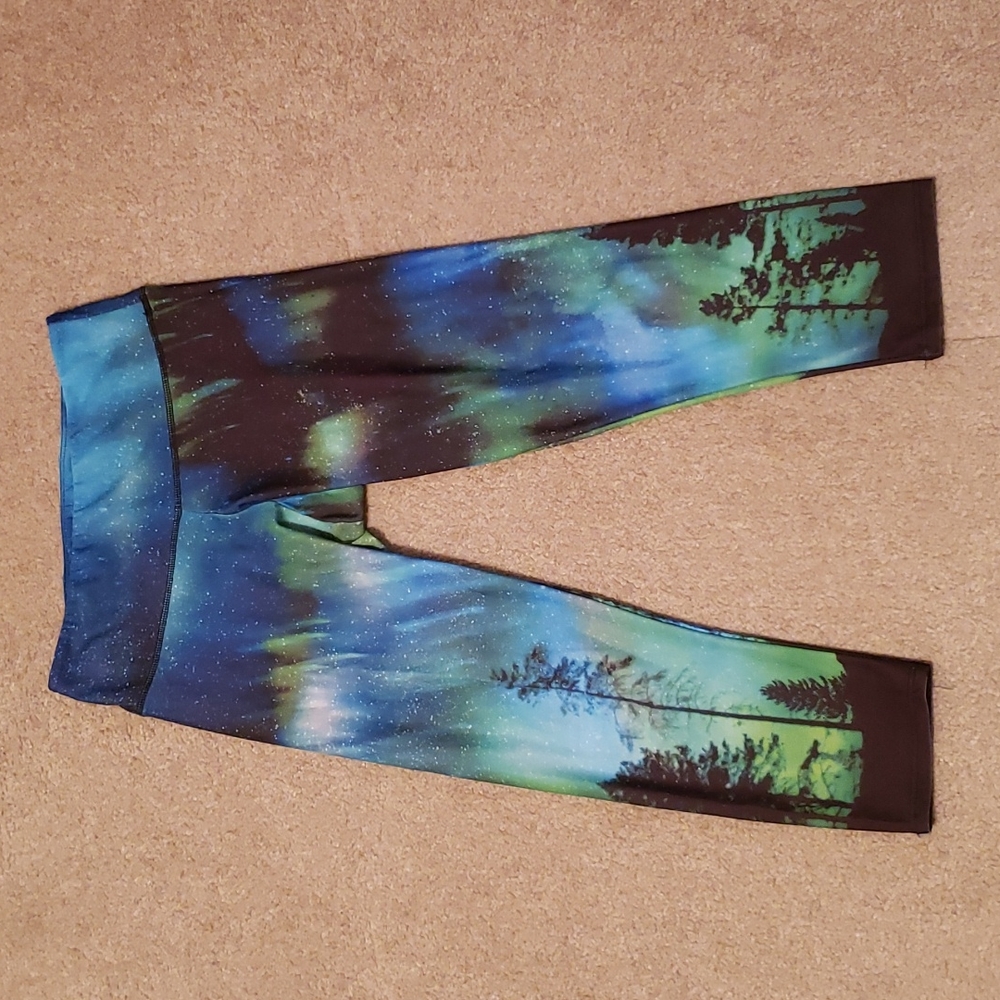 Onzie Women's Yoga Northern Lights Graphic Low Rise Capris